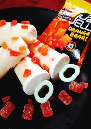 मलाई कुल्फी विथ जेली ट्विस्ट(malai kulfi with jelly twist recipe in hindi) रेसिपी मुख्य फोटो