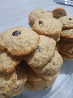 Una foto de Galletas de avena con chips de chocolate 🍪🍀