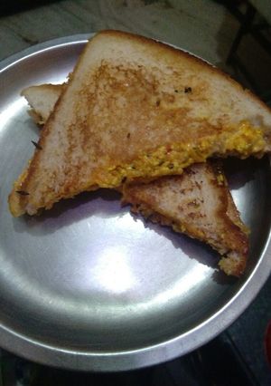 A picture of Paneer bhuji sandwich.