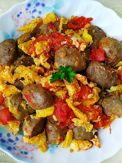 番茄蛋炒牛肉丸~火鍋料做簡易家常菜 的食譜成品照片