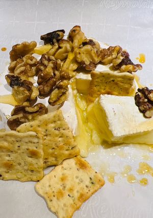 A picture of Baked Camembert Cheese 🧀.