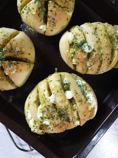 Foto resep Korean Cream Cheese Garlic Bread (roti bawang keju korea viral)