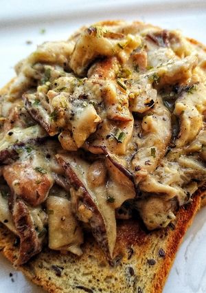 A picture of Garlic Wild Mushrooms On Toast.
