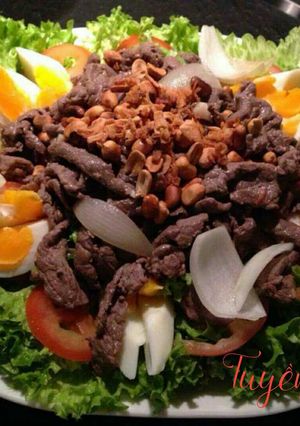 Hình của món Thịt bò xào trộn xà lách.