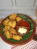 Bakwan jagung saus mayo sambal. cemilan sore ☕ 🌽