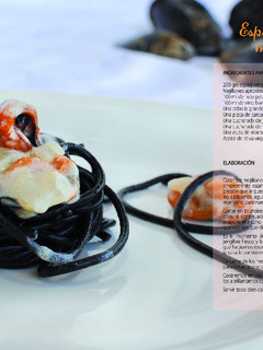 Una foto de Espaguetis negros con mejillones gallegos