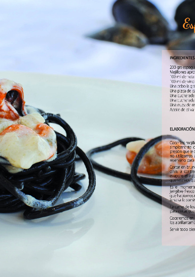 Una foto de Espaguetis negros con mejillones gallegos