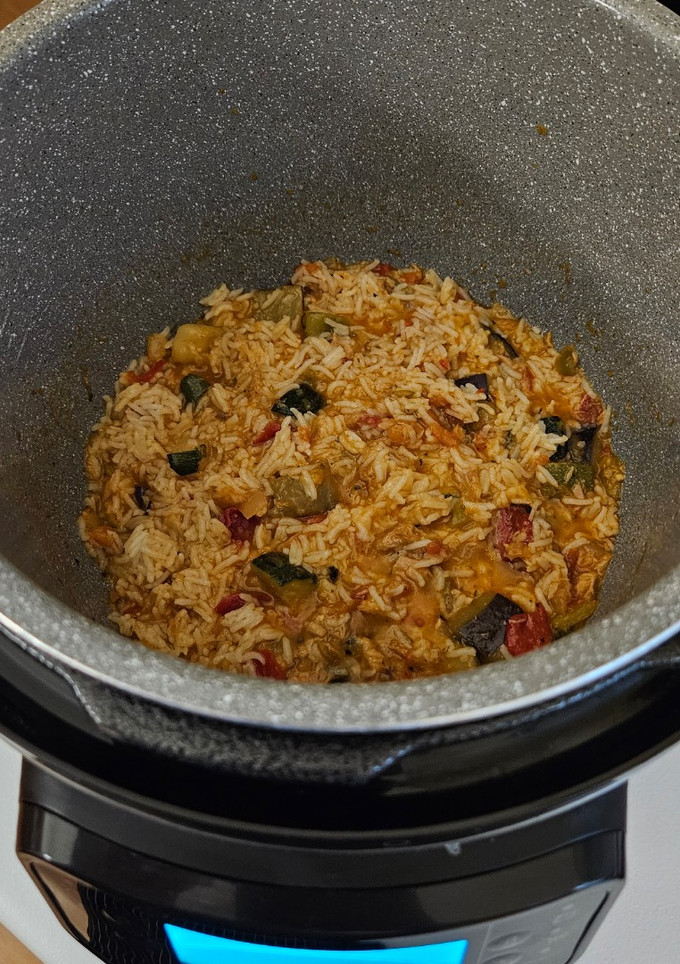 Una foto de Arroz con verduras y atún en Olla gm H deluxe