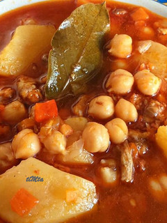 Una foto de Guiso de garbanzos con chorizo