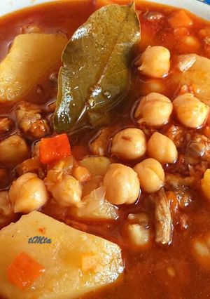 Una foto de Guiso de garbanzos con chorizo