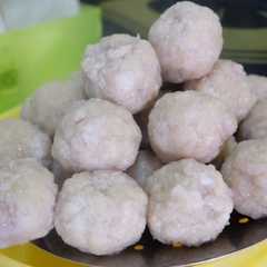 A picture of Bola Bola Kakap.