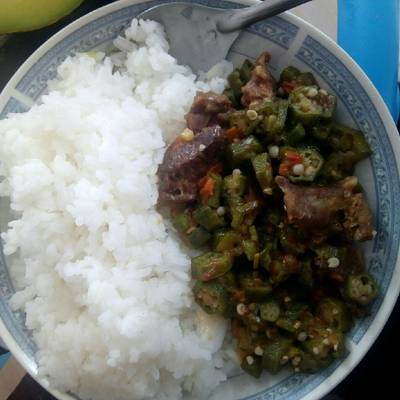 Rice Served With Beef Okra Recipe By Victoria Mwende Cookpad