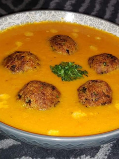 કાચા કેળા કોફતા કરી(kacha kela kofta curry recipe in Gujarati) રેસીપી મુખ્ય ફોટો