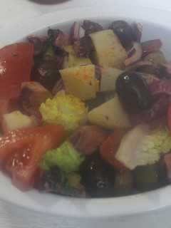 Una foto de Ensalada de patata cocida y mejillones