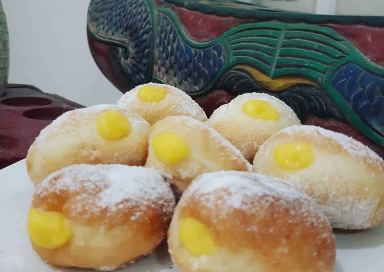 Bomboloni isi vanilla pastry cream