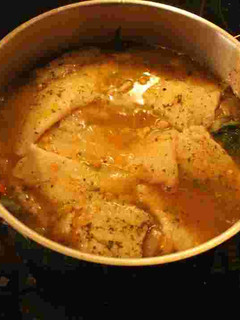 Una foto de Sopa, para día neblinoso y fresco para chomba y ojotas