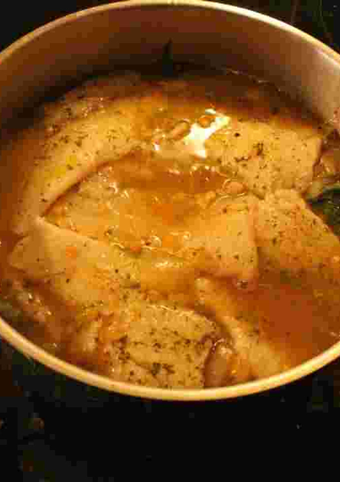 Una foto de Sopa, para día neblinoso y fresco para chomba y ojotas