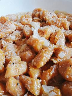 Una foto de Ñoquis de calabaza o gnocchi di zucca