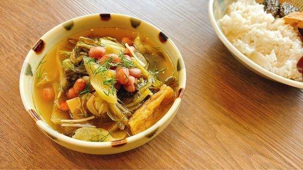 Canh dưa chua nấu lạc