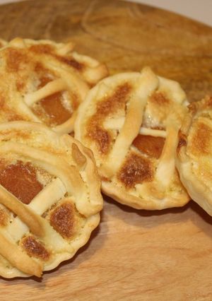 Une photo de Tartelettes à l’abricot à la poudre d’amandes