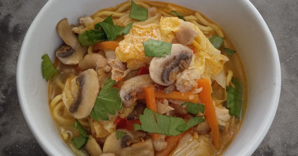 Mie Pedas Kuah Jamur