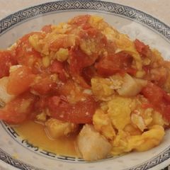 A picture of 番茄炒蛋 (Scramble Egg with Tomatoes).