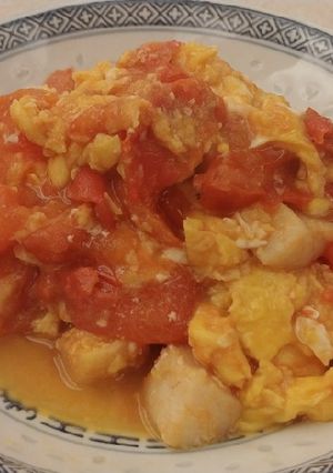 A picture of 番茄炒蛋 (Scramble Egg with Tomatoes).