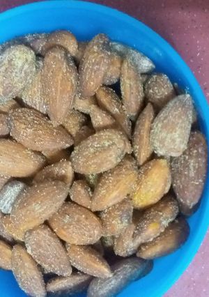 A picture of Roasted Almonds.