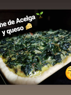 Una foto de Quiche de acelga 🌱 y queso 🧀