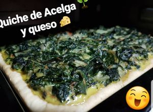 Una foto de Quiche de acelga 🌱 y queso 🧀