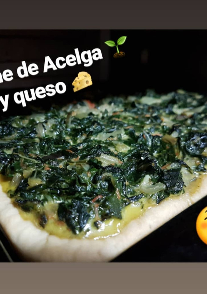 Una foto de Quiche de acelga 🌱 y queso 🧀