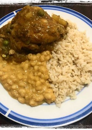 Una foto de Frijoles con Seco de Pollo