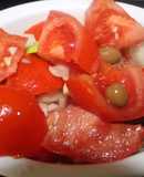 Ensalada de tomate con aceitunas