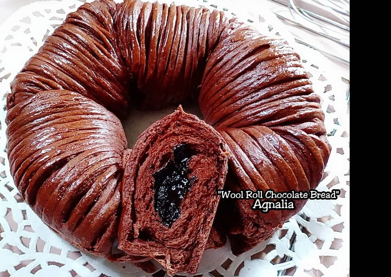 "Wool Roll Chocolate Bread"