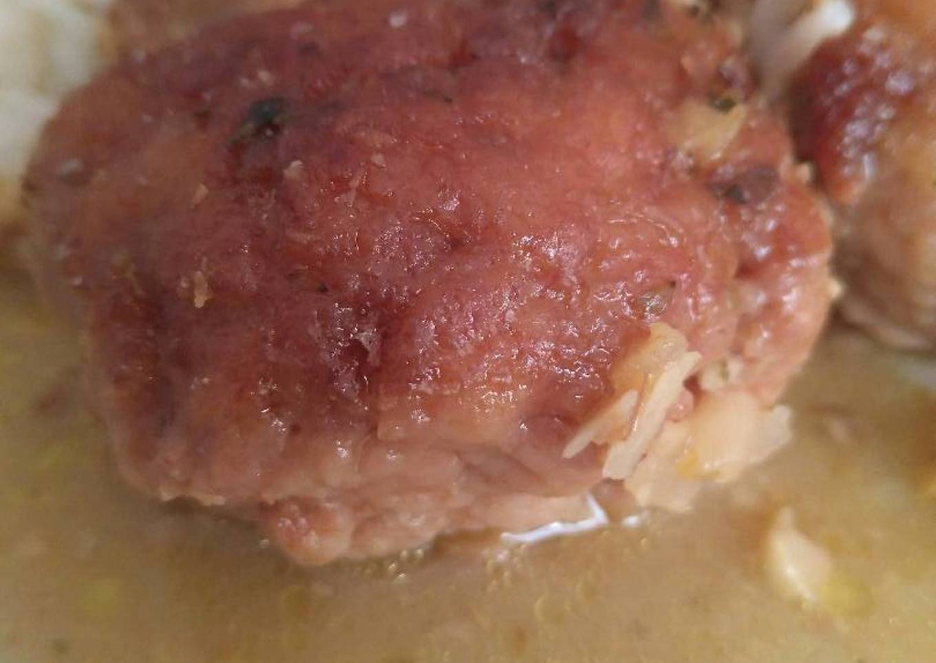 Albóndigas con salsa de avellanas y curry