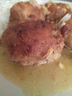 Una foto de Albóndigas con salsa de avellanas y curry