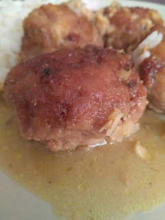 Una foto de Albóndigas con salsa de avellanas y curry