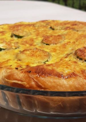 Une photo de Tarte thon à la tomate et courgettes