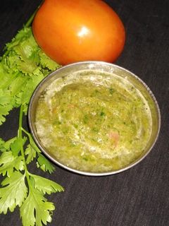 धनिया टमाटर की चटनी (Dhaniya tamatar ki chutney recipe in Hindi) रेसिपी मुख्य फोटो
