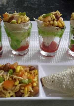A picture of Papad cone bhel.