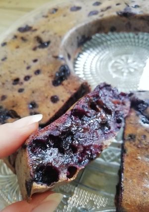 Une photo de Banana bread aux myrtilles