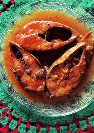 ইলিশ মাছের পাতলা ঝোল (illish macher patla jhol recipe in Bengali) রেসিপির প্রধান ছবি