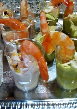 Foto di Code di gambero su crema di cannellini al brandy,e crema di avocado agli agrumi