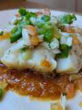 Bacalao encebollado con pico de gallo