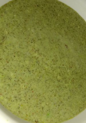 A picture of Mint Chutney with curd.