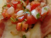 Una foto de desayuno mexicano molletes