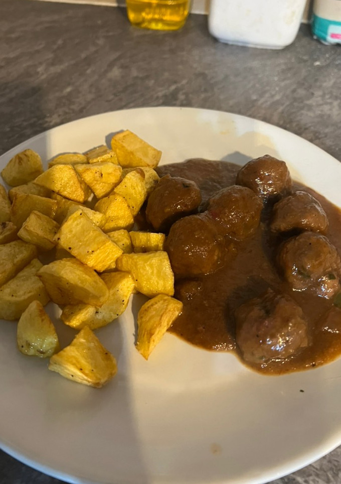 Una foto de Albóndigas de ternera en salsita🥖🧆