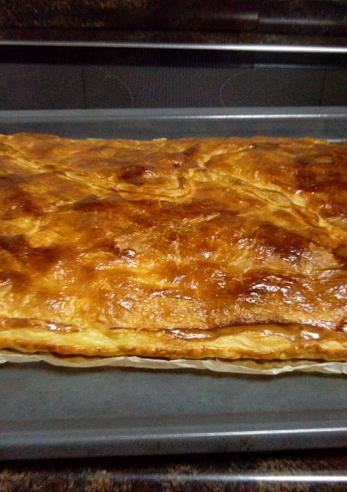 Una foto de Empanada de manzana con beicon y queso