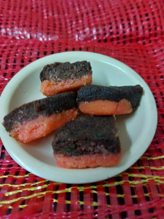 કોકોનટ રોઝ ચૉકલેટ બરફી (Coconut Rose Chocolate Barfi Recipe In Gujarati) રેસીપી મુખ્ય ફોટો