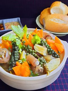 Hình của món Đuôi bò hầm tiêu xanh.